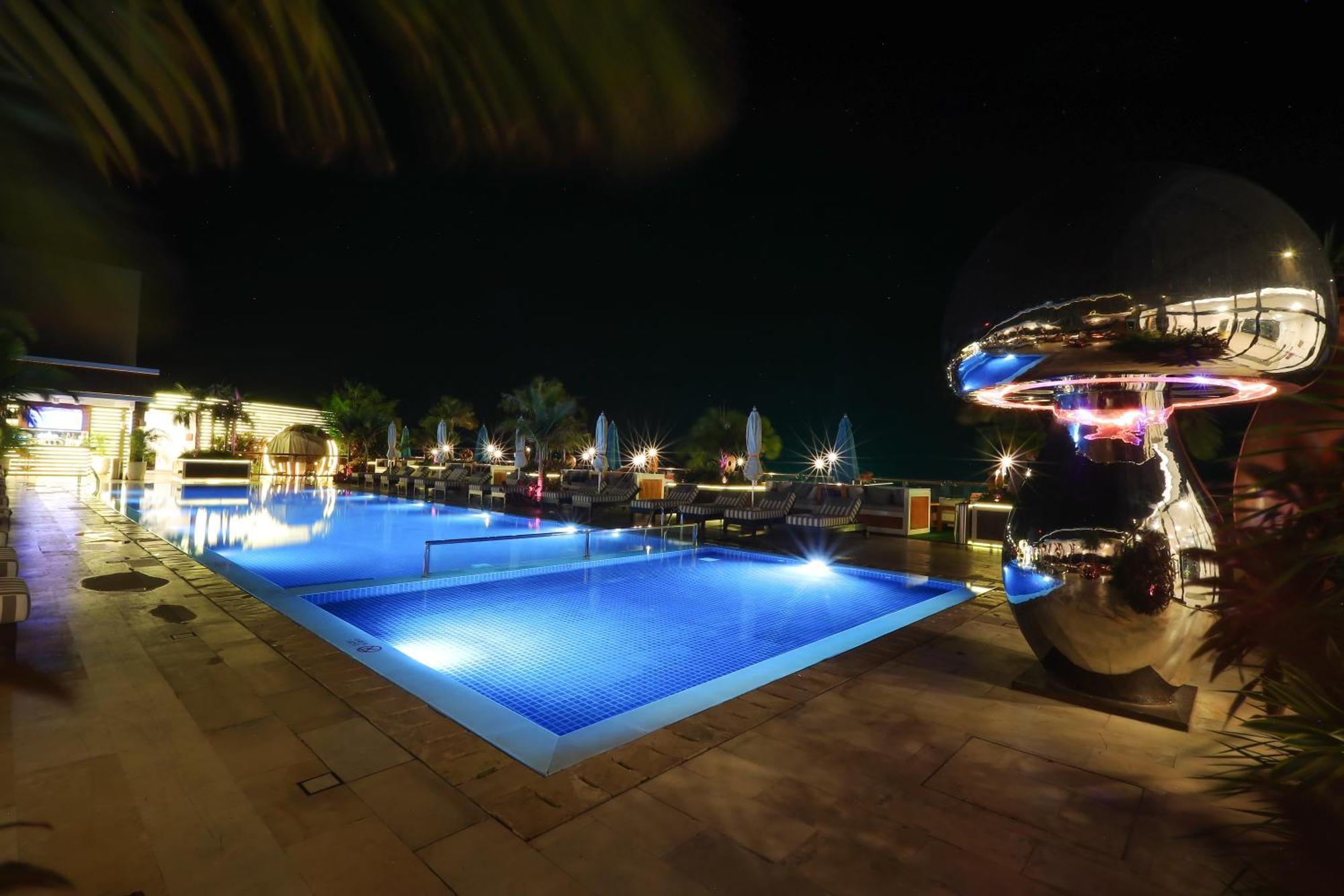 The Riyaz Lavanya Langkawi 판타이체낭 외부 사진 The pool at the hotel