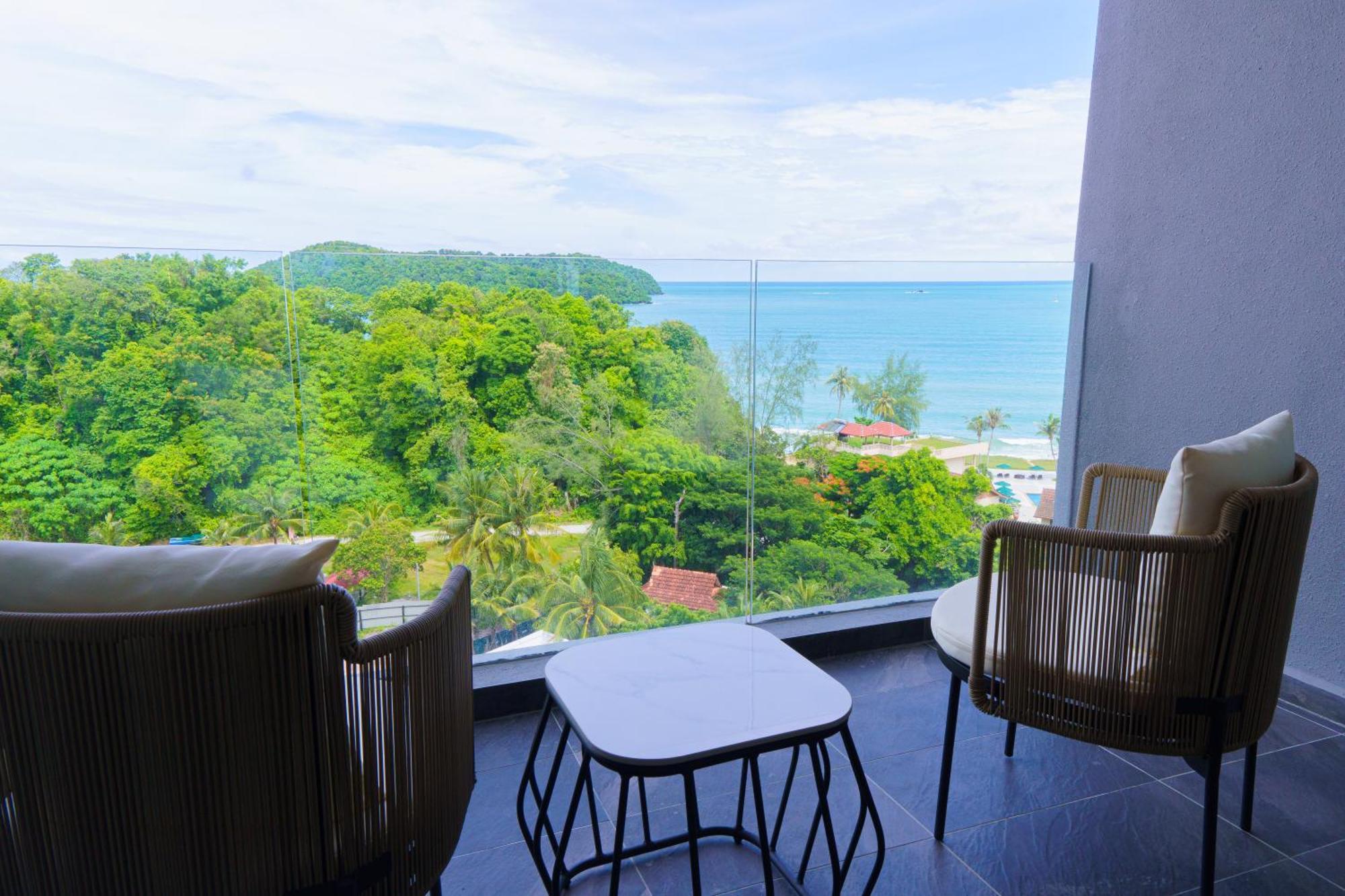 The Riyaz Lavanya Langkawi 판타이체낭 외부 사진 View from the balcony of a hotel room